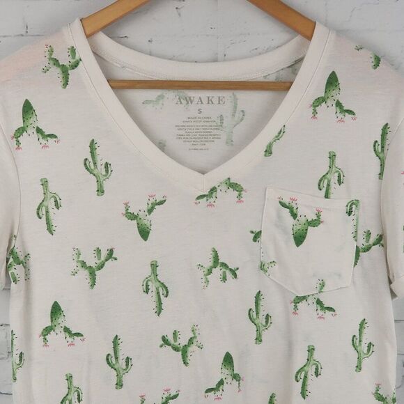 AWAKE IVORY WITH GREEN CACTUS PRINT V NECK SHORT SLEEVE SLEEP SHIRT SIZE SMALL - Picture 4 of 7